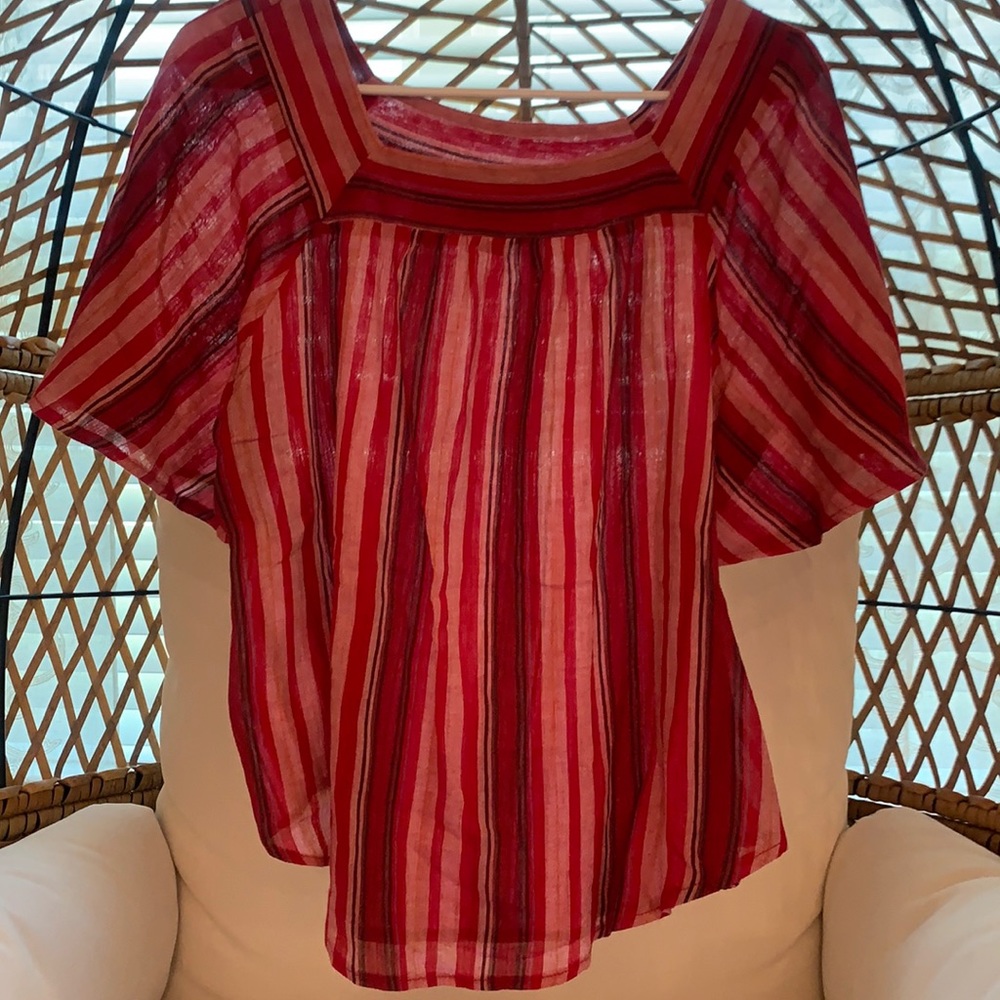 Striped multicored (mainly red) short sleeve shirt